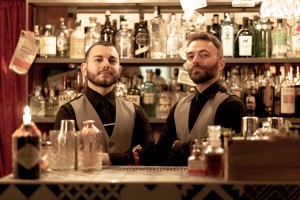 da sinistra Giambattista Rizzi e Filippo Veneziani , proprietari e bartender del Southside Cocktail Bar di Monopoli 2